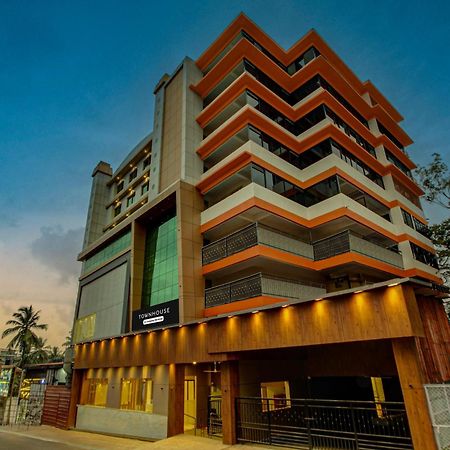 ホテル Townhouse Madgaon Raia エクステリア 写真