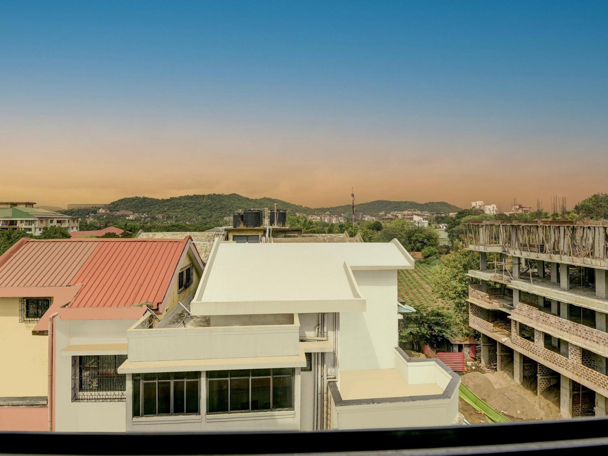 ホテル Townhouse Madgaon Raia エクステリア 写真